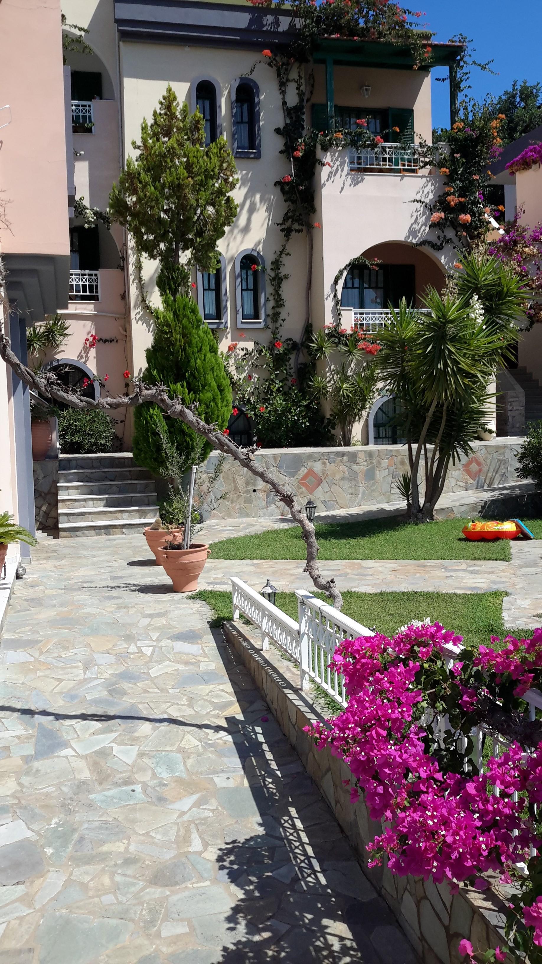 Aquarius Exclusive - Breakfast And Meal Included Aparthotel